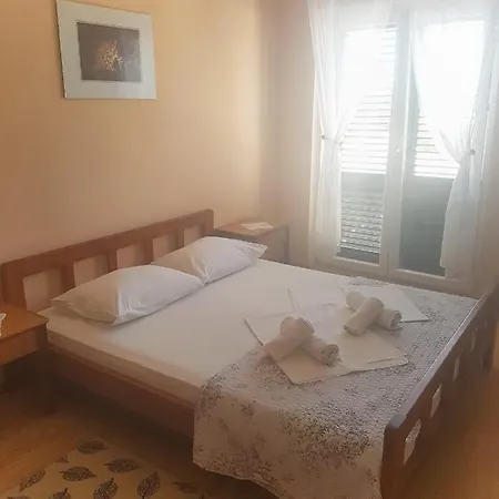 And With Parking Space Solaris, - 12269 Guest house 3*