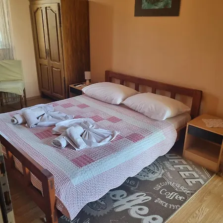 And With Parking Space Solaris, - 12269 Guest house